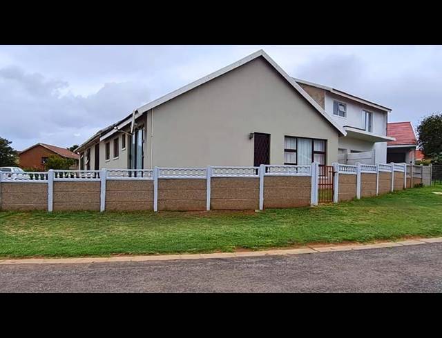 6 BEDROOM HOUSE FOR SALE IN MOSSEL BAY EXT 26